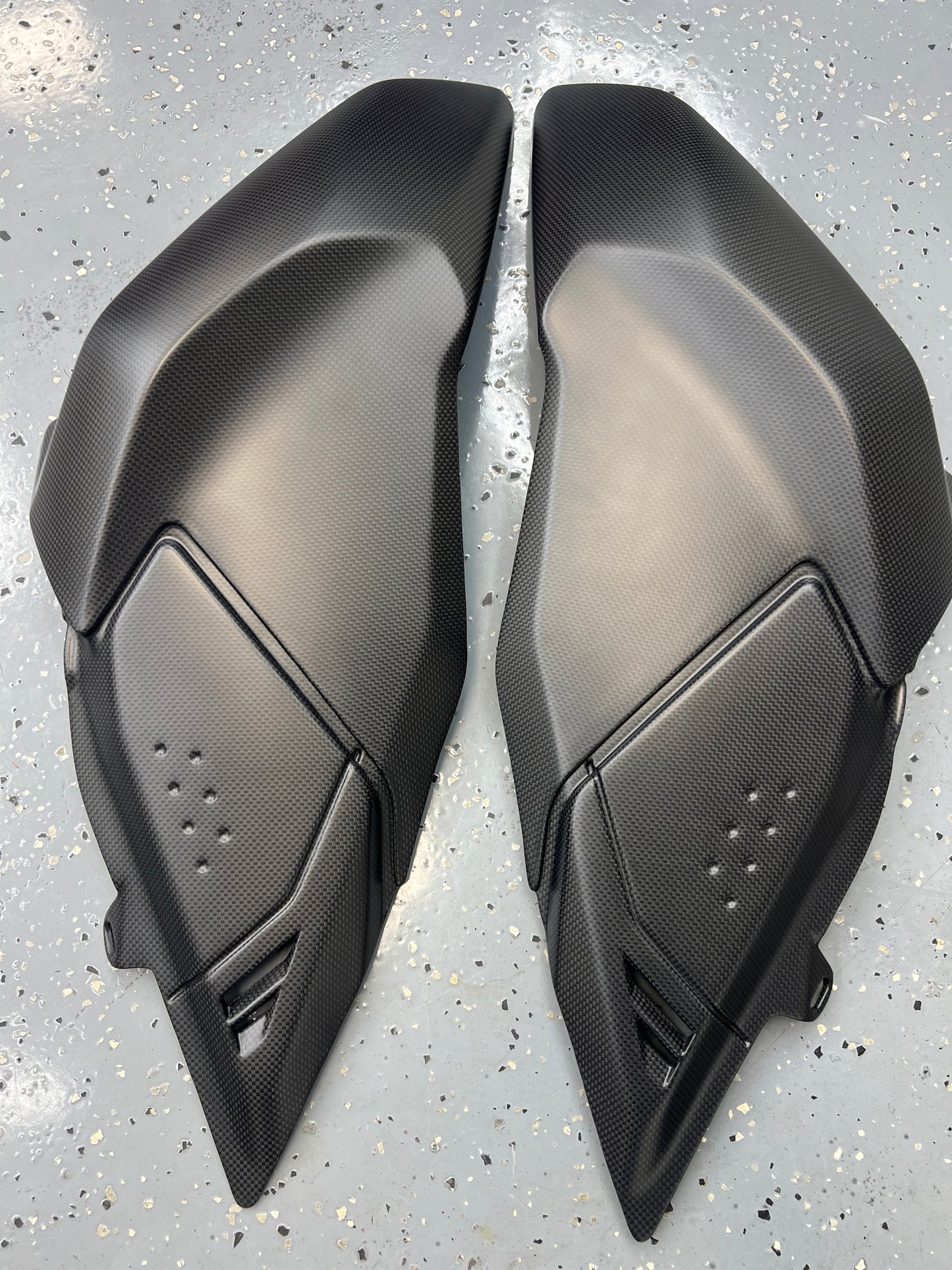 ST4069 STC CARBON TANK PANEL SET RIGHT & LEFT HYPERMOTARD 698