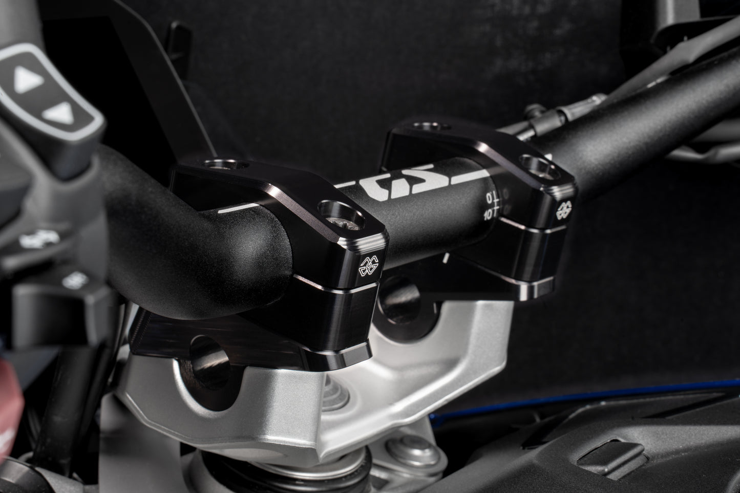 ST4025 1DGT-04-B GILLES BAR RISER KIT BMW R1300GS 23'+