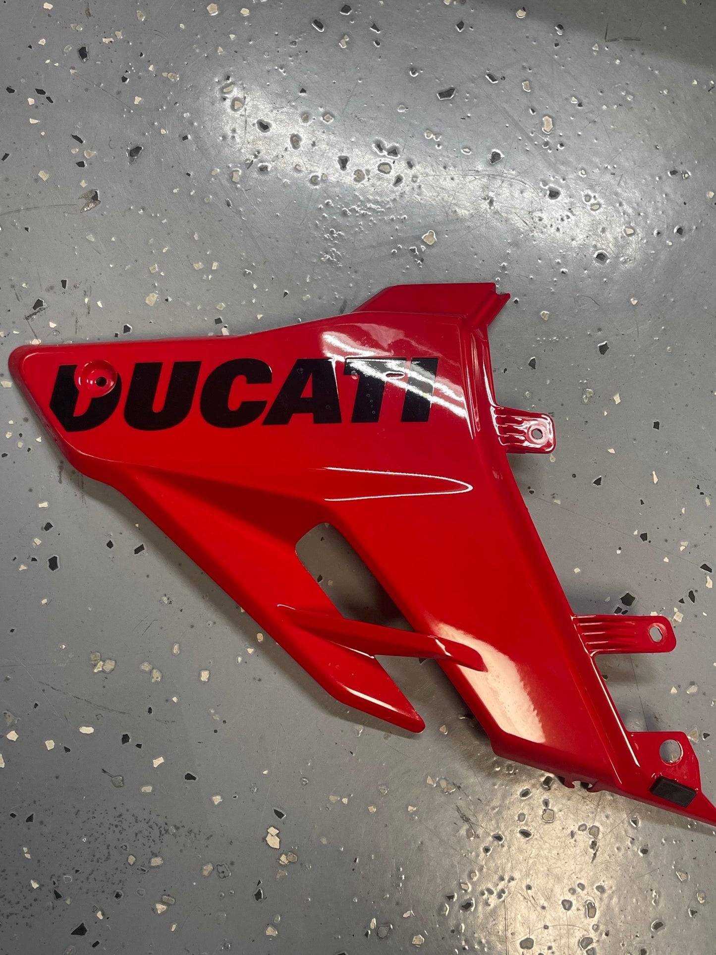 480.1.A65.1A RIGHT LOWER FAIRING 23' SF V4