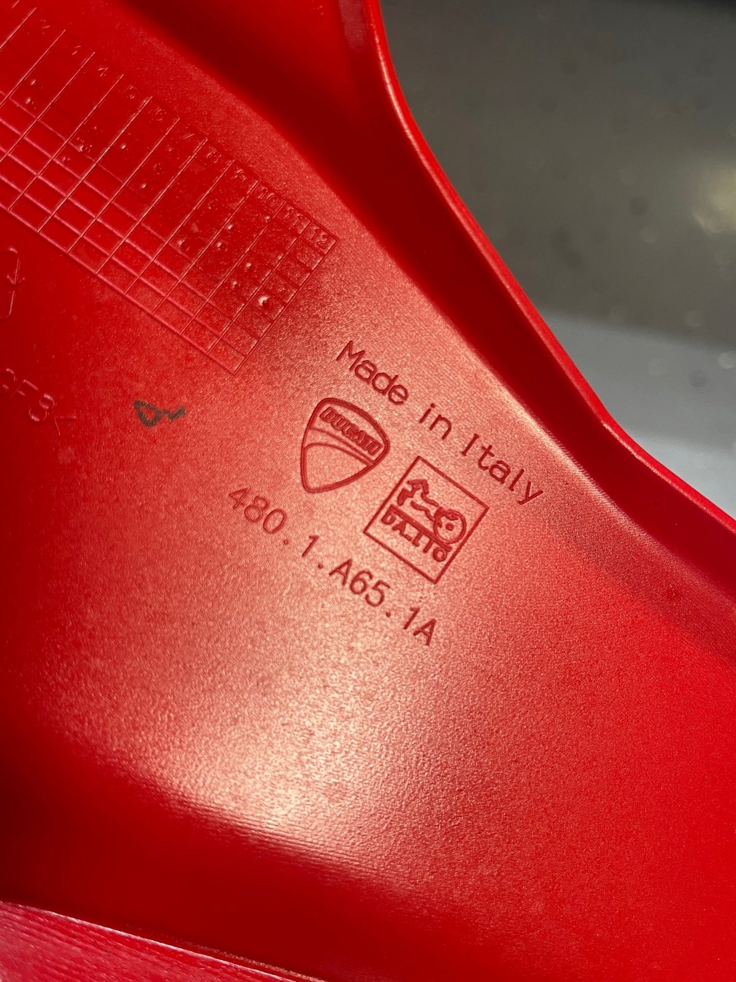 480.1.A65.1A RIGHT LOWER FAIRING 23' SF V4