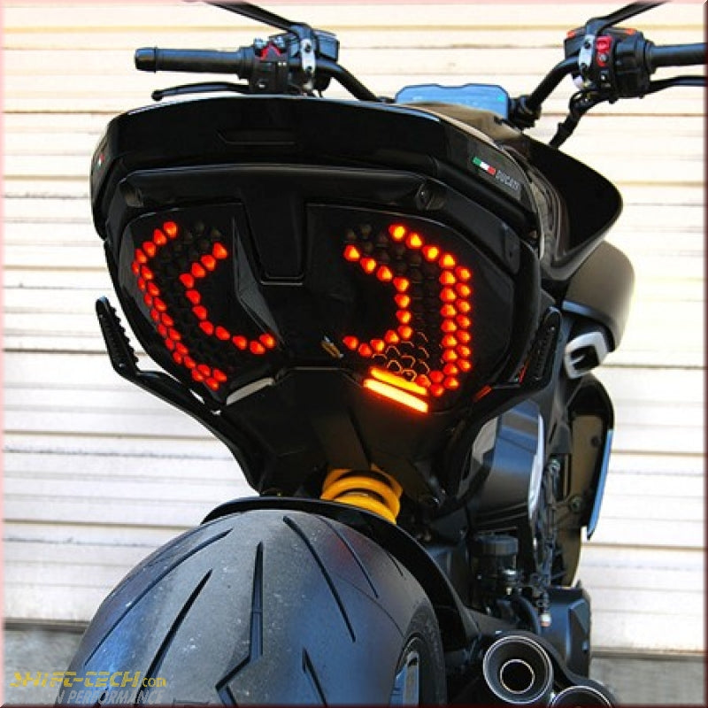 ST020-2 DV4-RB-SIDE NRC DIAVEL V4 SIDE MOUNTED PLATE BRACKET + REAR LED TURN SIGNALS