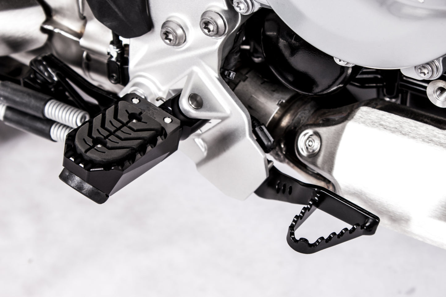 ST01-54 RGK-670-RK-04-SET-B - Gilles Tooling Explorer Enduro Rider Pegs Kit 2019- BMW R1250 GS