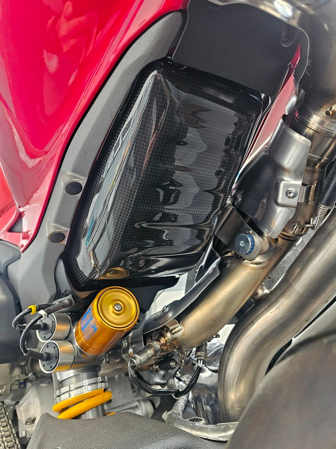 ST2025-23-S FULLSIX CARBON PANIGALE V4/S / SFV4/S 25' FUEL TANK BOTTOM PROTECTION MD-V425-S49C