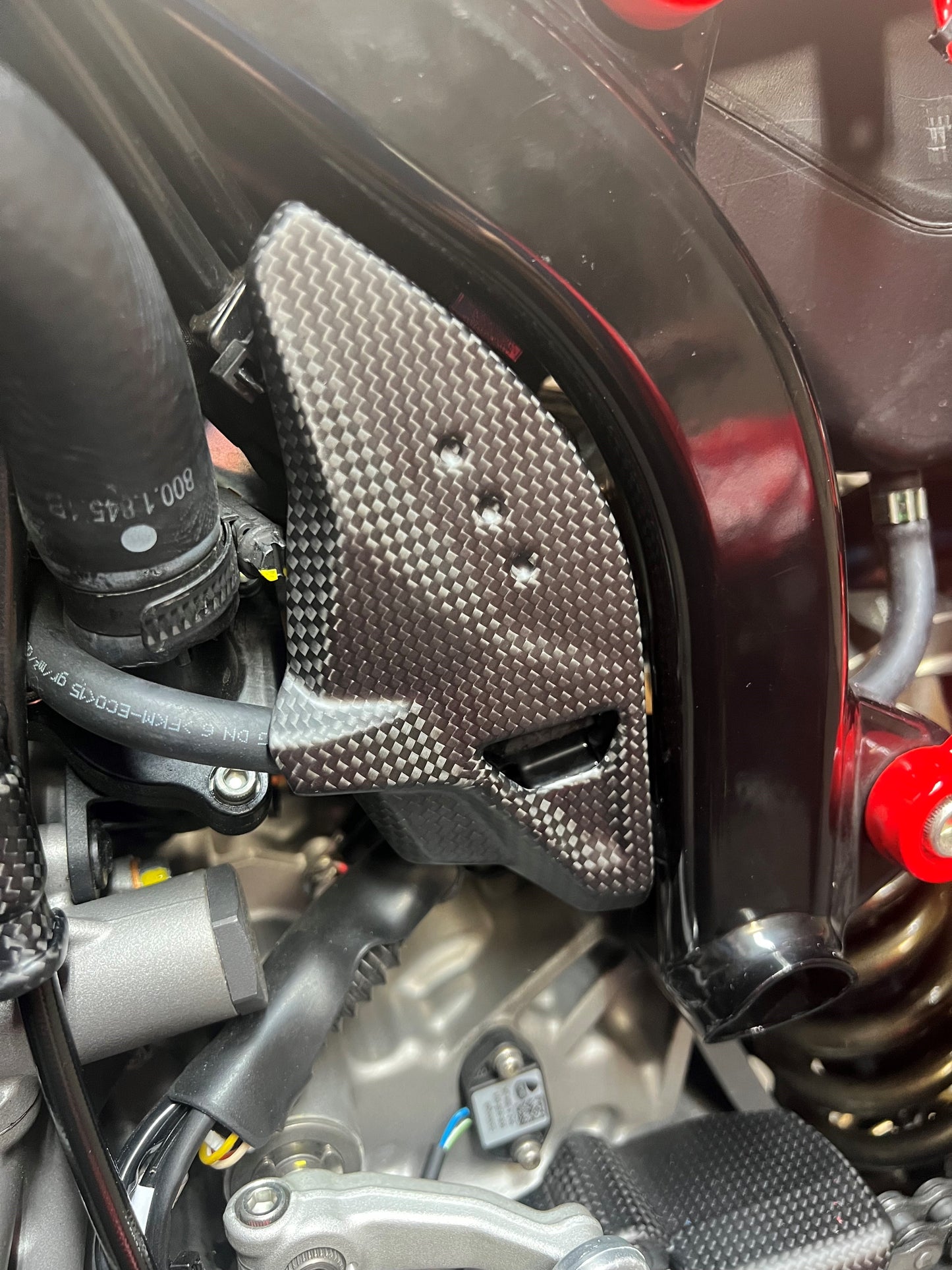 ST4071 STC CARBON LEFT COVER FOR TOOL HYPERMOTARD 698 SATIN