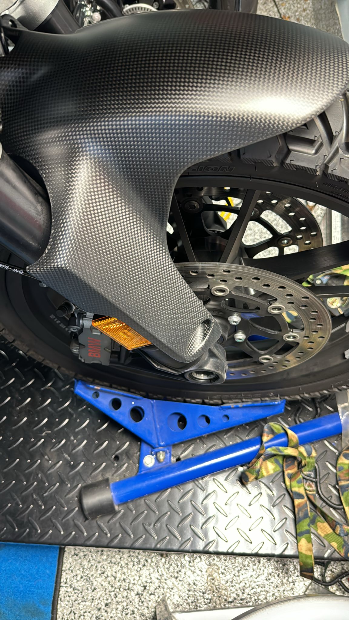 ST4100-2 SHIFT-TECH CARBON FRONT FENDER BMW R1300GS TWILL GLOSS