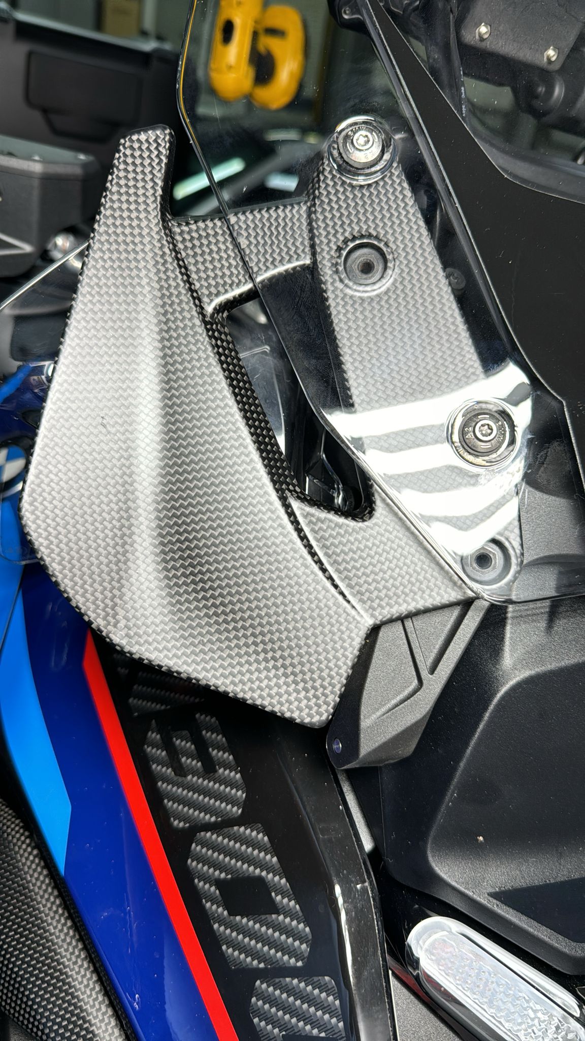 ST4102-2 SHIFT-TECH- CARBON SIDE DEFLECTORS R1300GS TWILL GLOSS