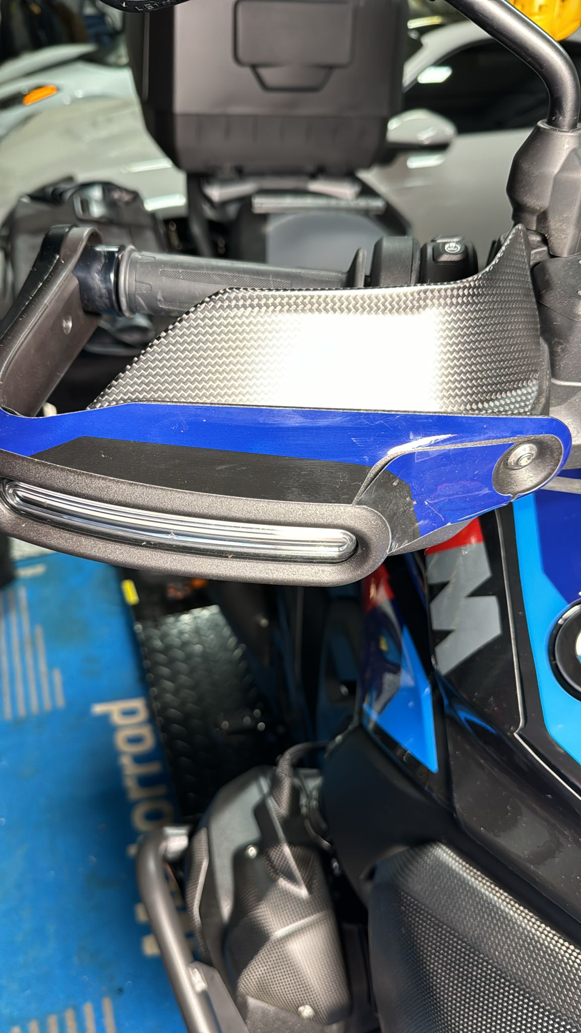 ST4103-2 SHIFT-TECH CARBON HAND GUARD EXTENDERS R1300GS TWILL GLOSS