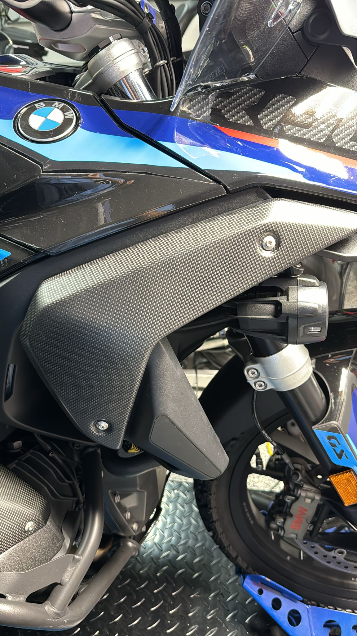 ST4104-2 SHIFT-TECH CARBON RADIATOR SIDE PANELS R&L BMW R1300GS TWILL GLOSS