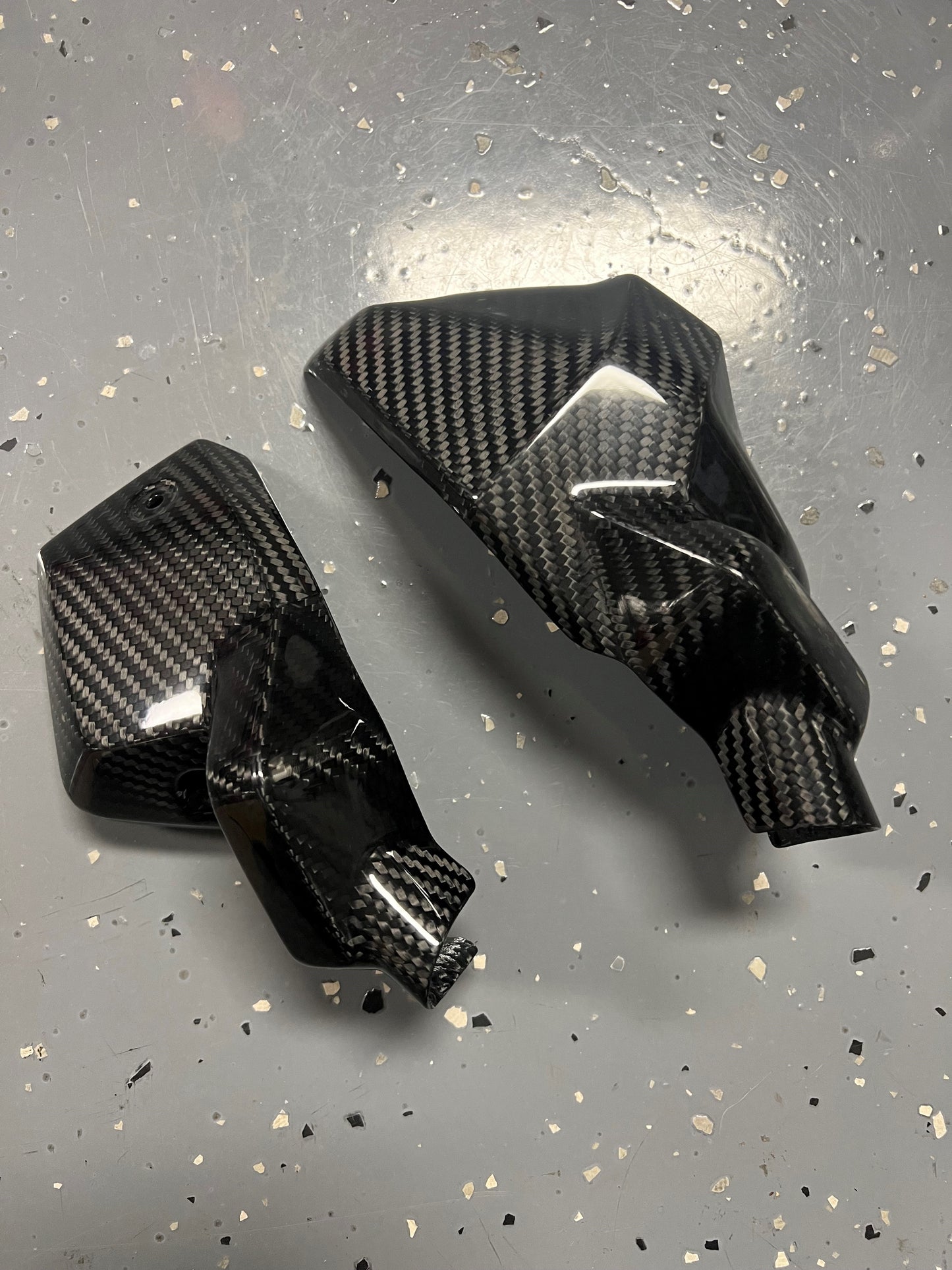 ST4107-2 SHIFT-TECH CARBON SPARK PLUG COVERS R&L R1300GS TWILL GLOSS