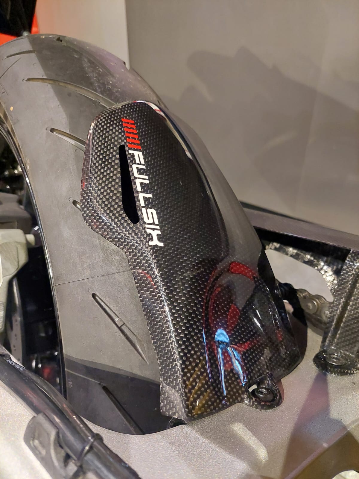 ST4088 FULLSIX CARBON HYPERMOTARD 698 REAR FENDER/HUGGER LONG MD-HM24-C12