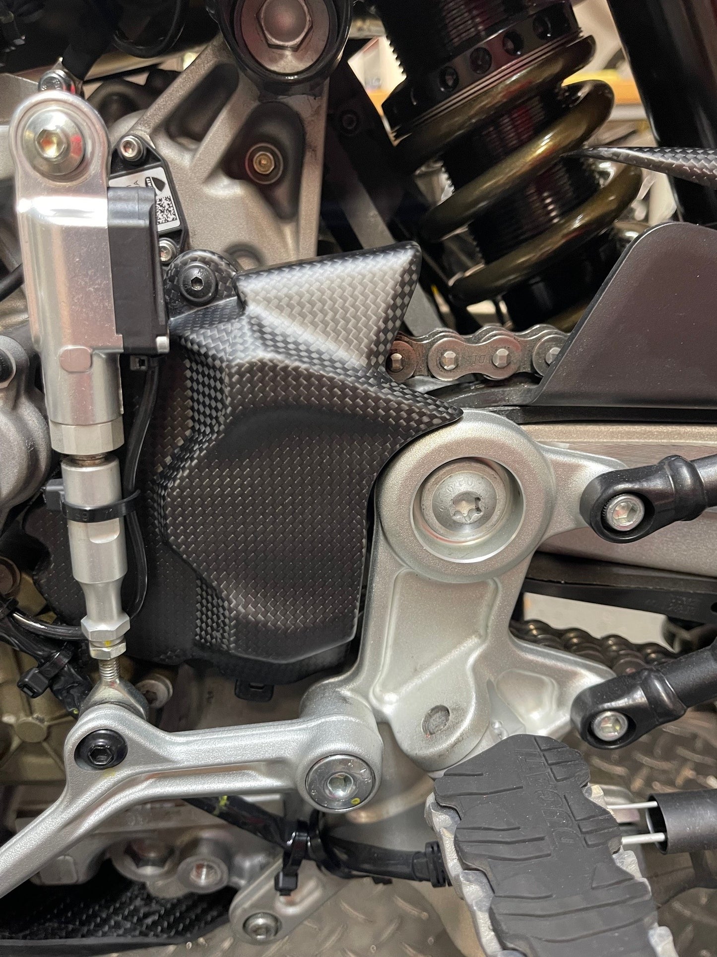 ST4064 STC CARBON FRONT SPROCKET COVER HYPERMOTARD 698