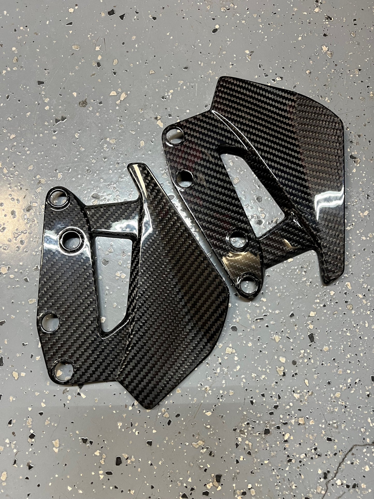 ST4102-2 SHIFT-TECH- CARBON SIDE DEFLECTORS R1300GS TWILL GLOSS