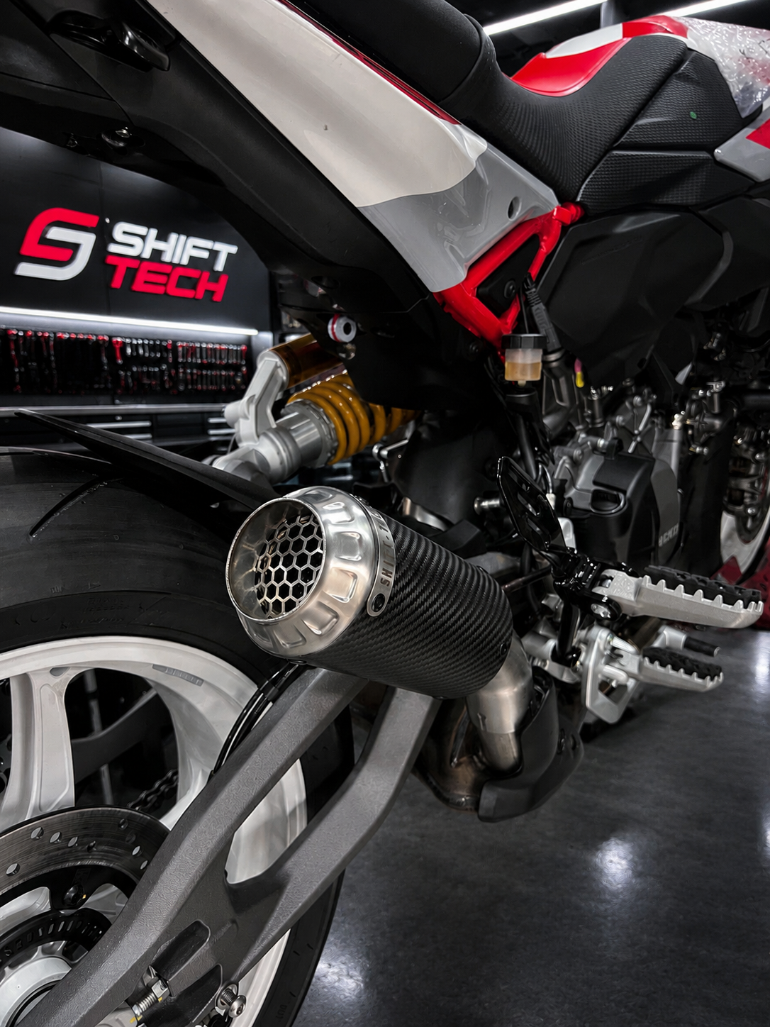 ST2026 Shift-Tech Hypermotard 890 V2 26’ + GP Hypertension Low Mount Slipon Exhaust Kit
