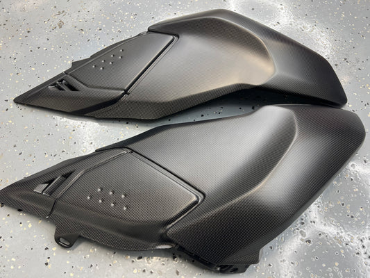 ST4069 STC CARBON TANK PANEL SET RIGHT & LEFT  HYPERMOTARD 698
