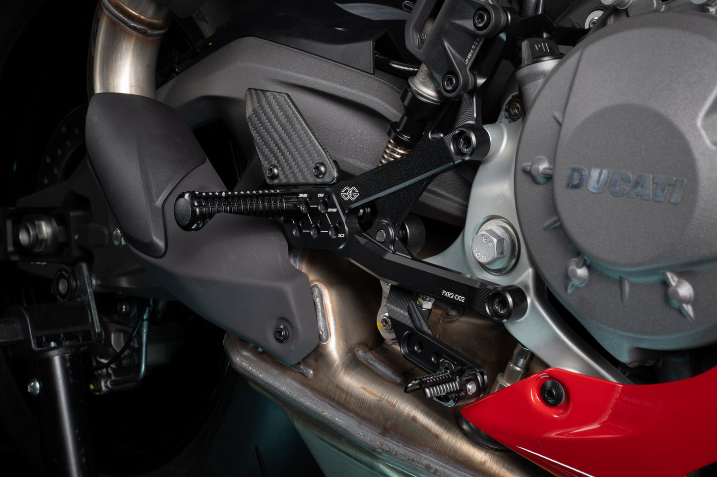 ST2025-V2-4 FXR2-D02-BD GILLES REARSET KIT BLACK PANIGALE V2 25'+