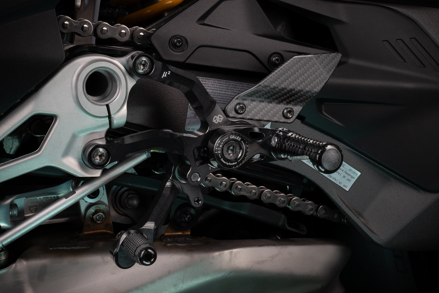 ST2025-62 GILLES MUE2-B001-B REARSETS DUCATI STREETFIGHTER V4 25'+