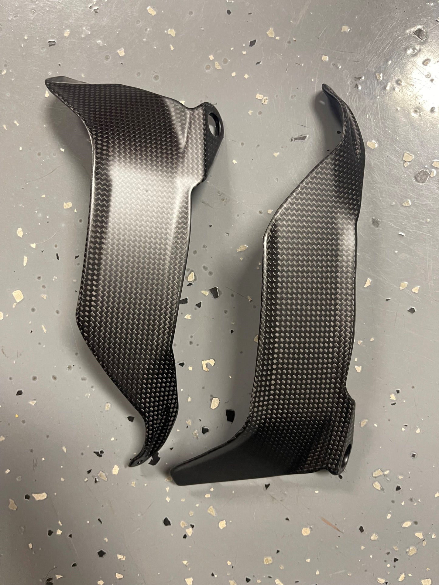 ST4103-2  SHIFT-TECH CARBON HAND GUARD EXTENDERS R1300GS TWILL GLOSS