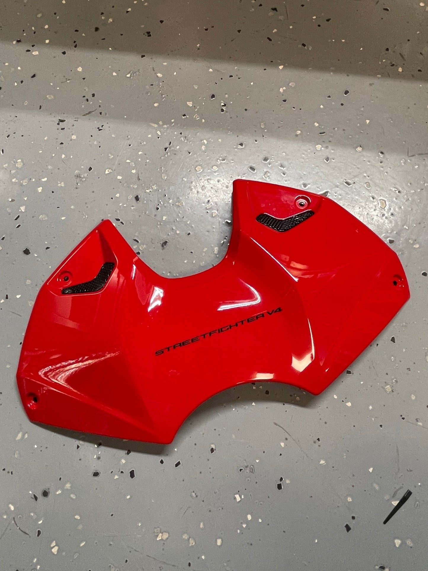 4801D691AD  Tank Cover Red 23' SF V4